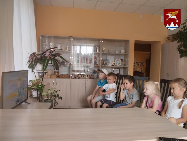 просмотр мультфильма.jpg